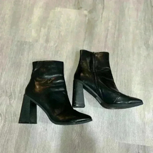 Forever 21 Black Booties - Picture 1 of 4